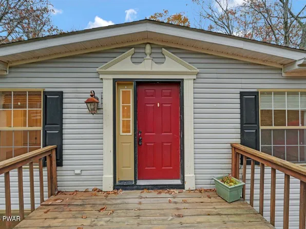 146 Long Ridge Dr, Hawley, PA 18428