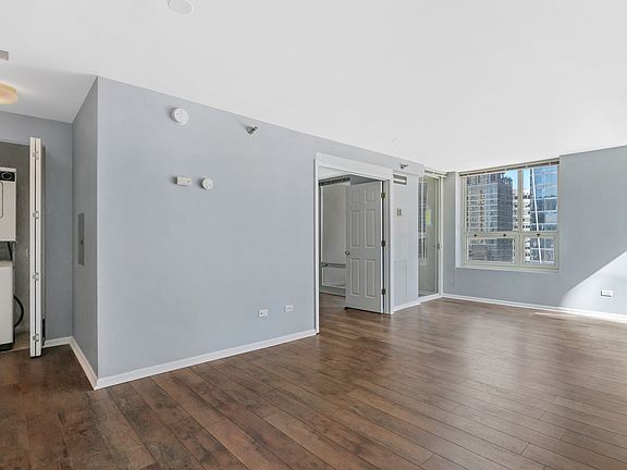 3rd image of 345 N Lasalle St #1705