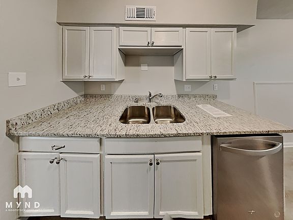 4th image of 1938 W Holmes Rd