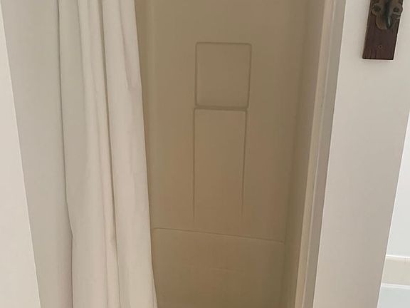 3rd image of 827 10th St APT 7