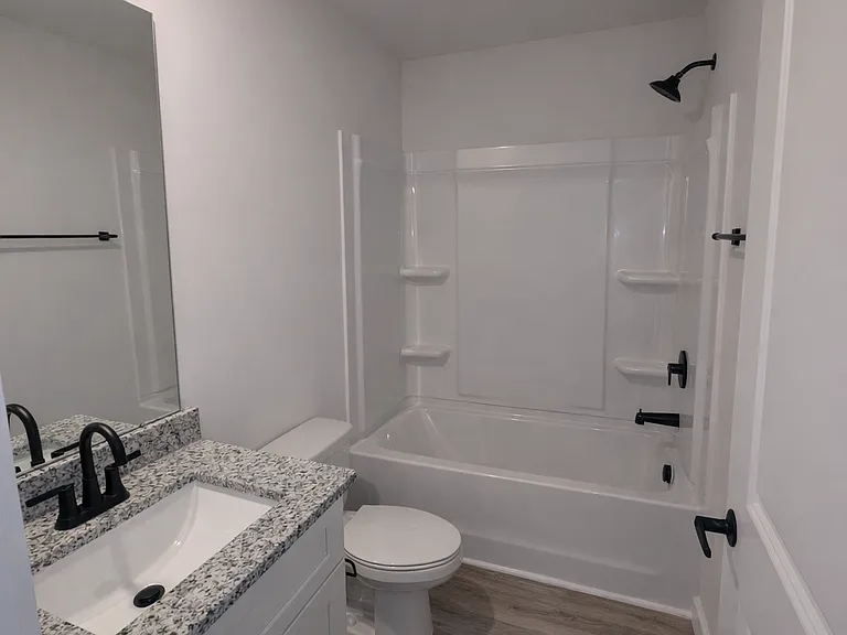 885 W 25th St — Photo 13