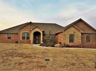 390 NE Creekside Dr, Elgin, OK 73538