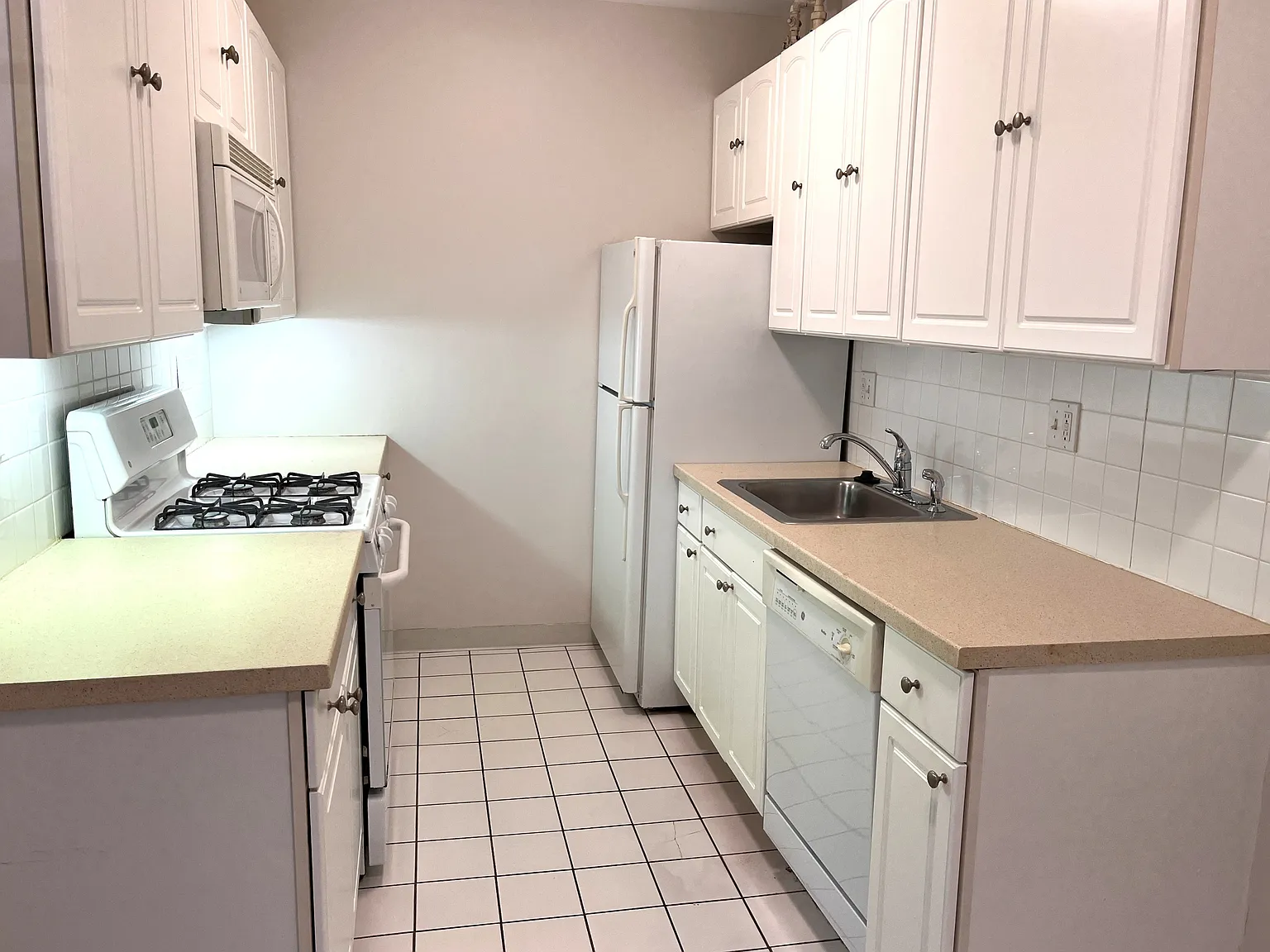 1 bed, 702 sqft, $2,900 — Photo 4
