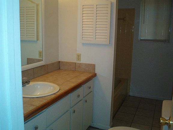 5th image of 1004 Holton Ave #A