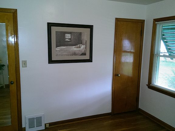 5th image of 8909 Behrwald Ave