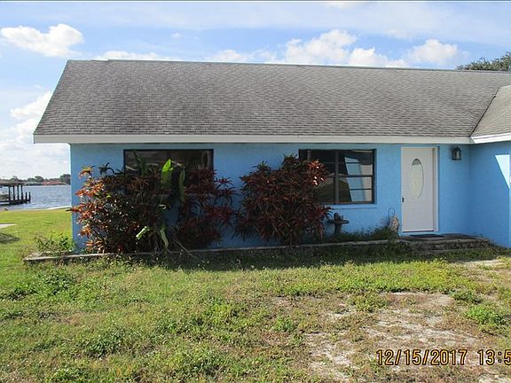 2nd image of 920 Lake Dr E
