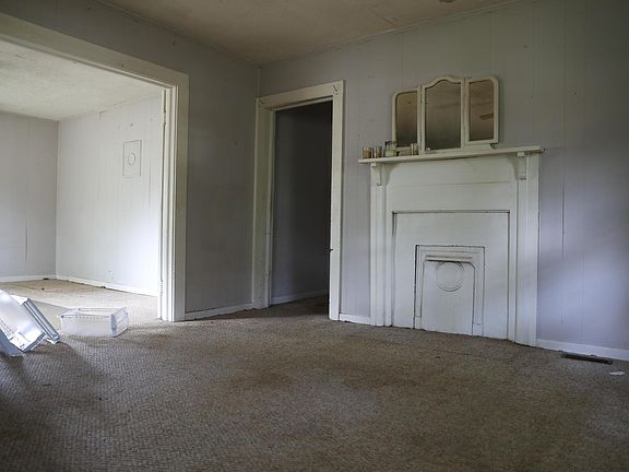4th image of 128 Bird St