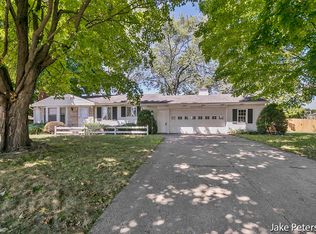 7661 Fairlawn Ave, Jenison, MI 49428