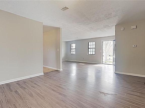 2nd image of 3086 Park Ln