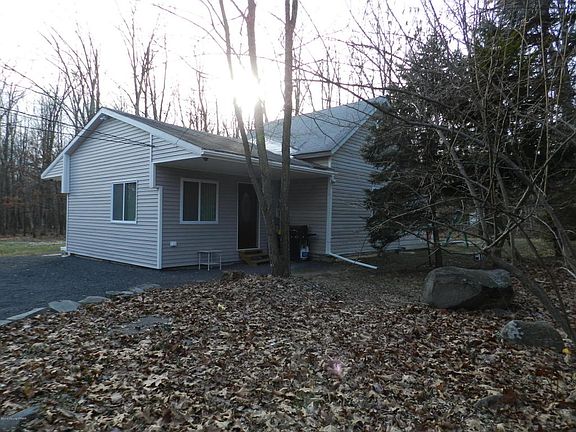 2nd image of 3216 Tulip Ln