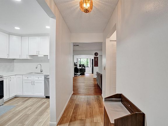 3rd image of 1752 SW 19 Avenue