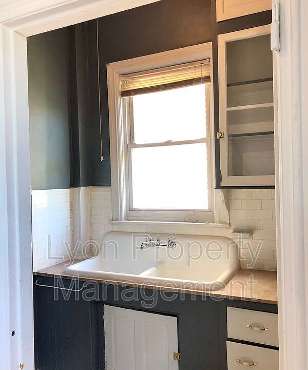 1st image of 124 Vinton St APT 1R