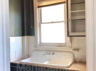 124 Vinton St APT 1R, Providence, RI 02909