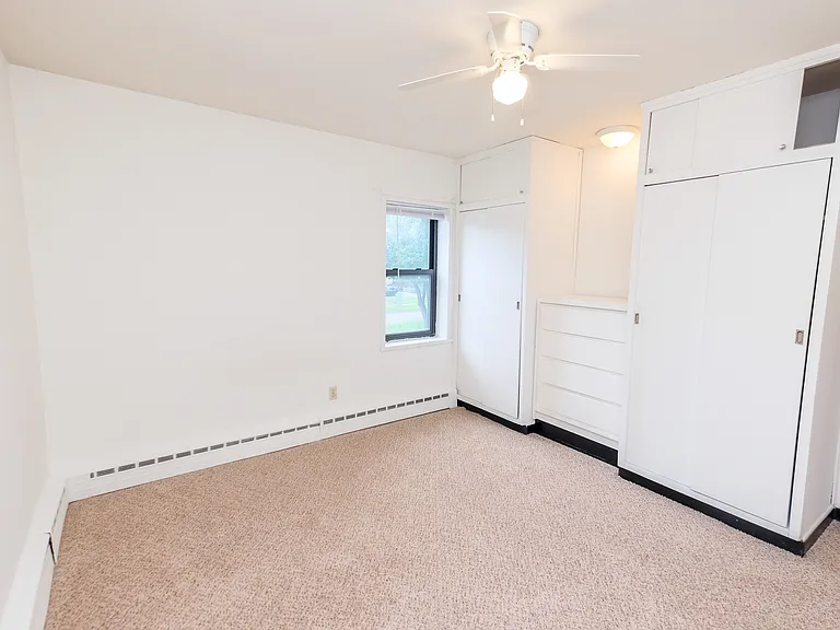 Laurel Terrace — Photo 27