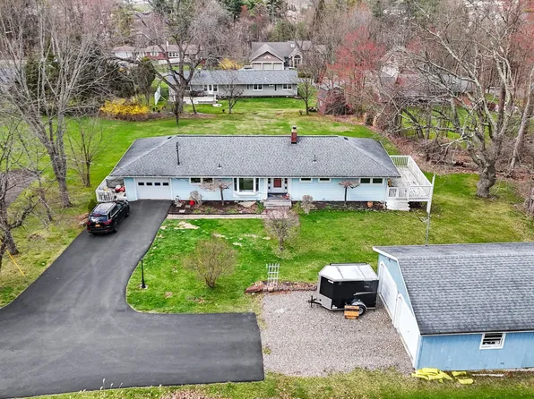 422 E Benita Blvd, Vestal, NY 13850