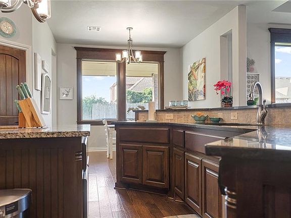 4th image of 9308 SW 30th Pl