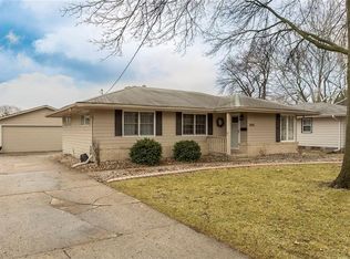 3925 82nd St, Urbandale, IA 50322