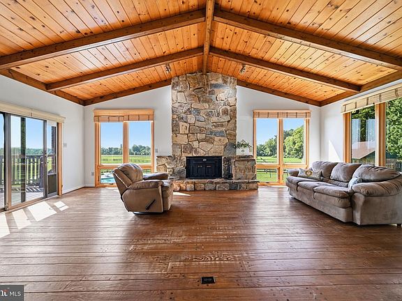 5th image of 42243 Sugarloaf View Ln