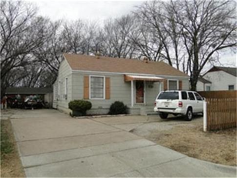 2nd image of 2333 Chandler Dr W