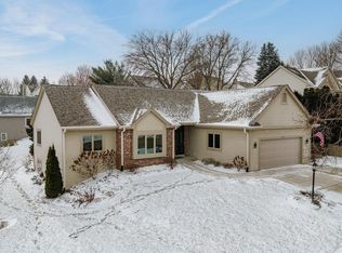 2707 Fox Hill DRIVE, Waukesha, WI 53189