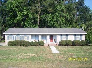 1401 Dogwood Ln, Dillon, SC 29536