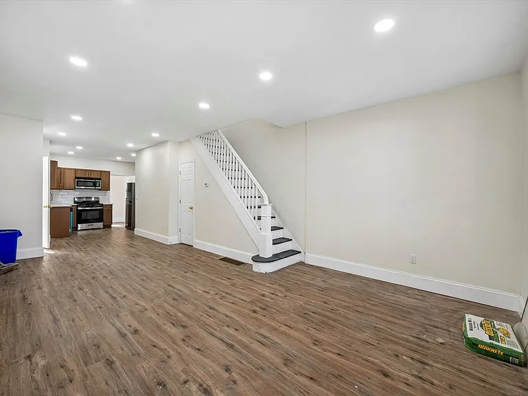 5618 Malcolm St — Photo 13