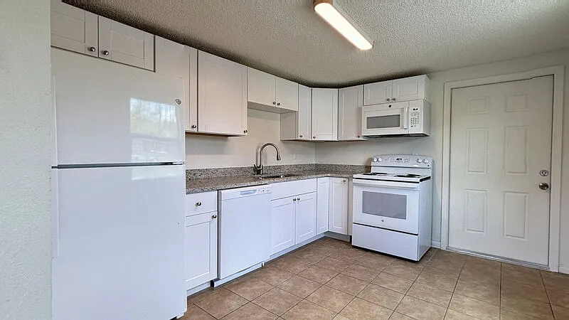 2 bed, 1.0 bath, 714 sqft, $1,695 — Photo 4