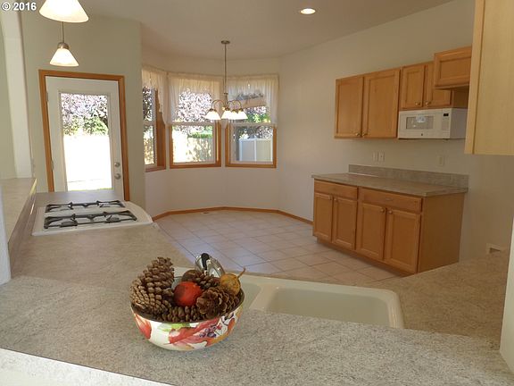 3rd image of 1001 SE 116th Ct