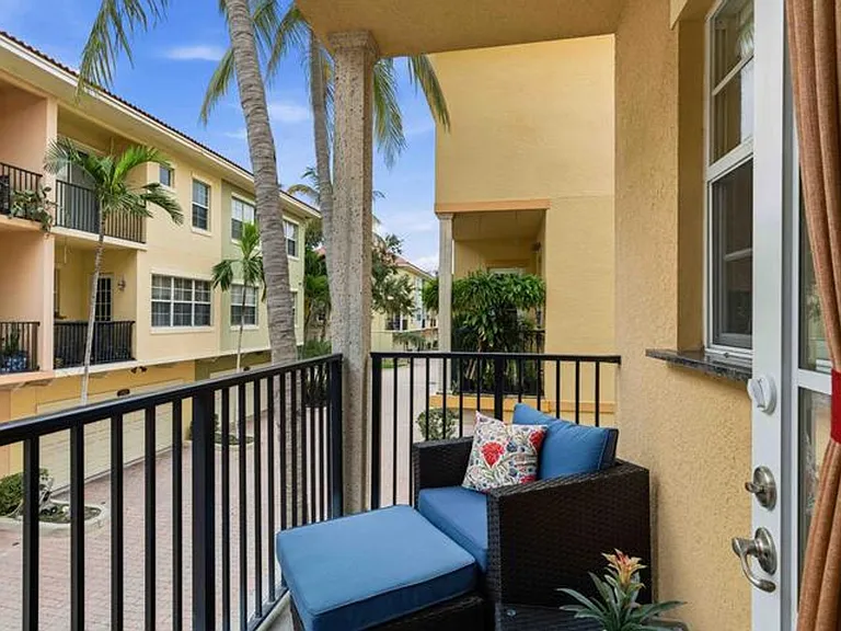 11850 Valencia Gardens Ave — Photo 14