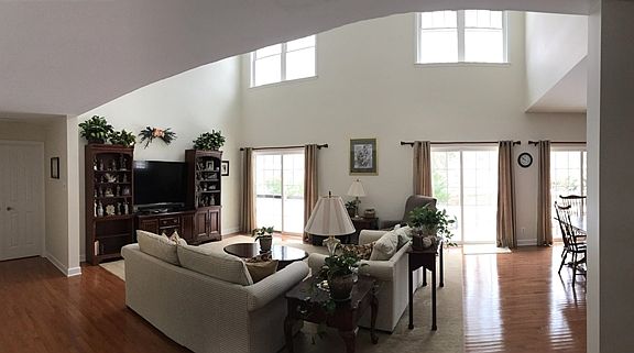 3rd image of 102 Whitehouse Dr