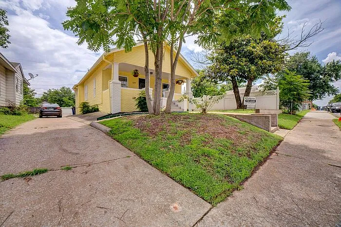 2 bed, 1.0 bath, 1196 sqft, $1,750 — Photo 4