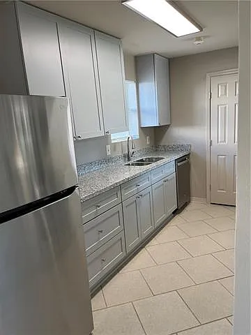 4231 Hudson St — Photo 6