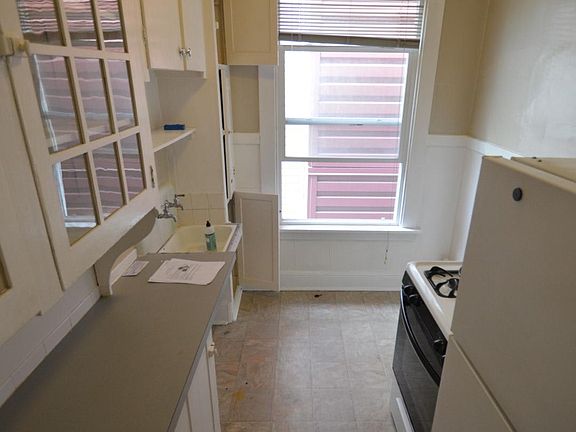3rd image of 215 Pontius Ave N APT 27