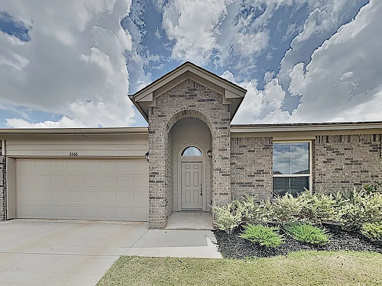 2516 Caden Ct — Photo 2