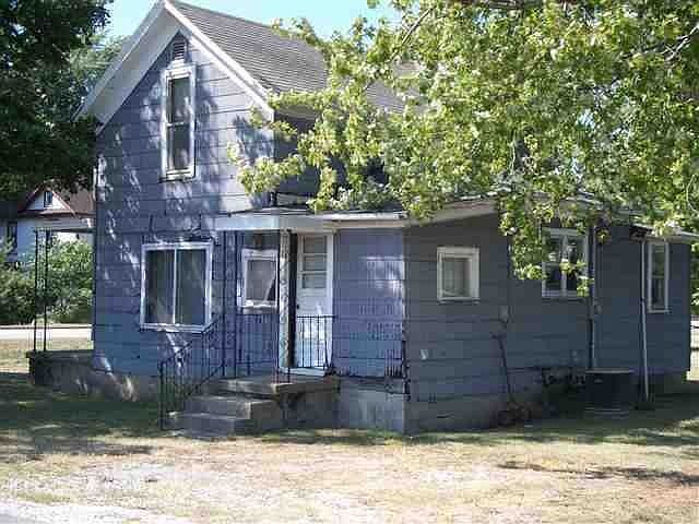 2nd image of 219 S Main St
