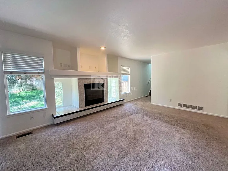 1385 Laurenwood Way — Photo 7