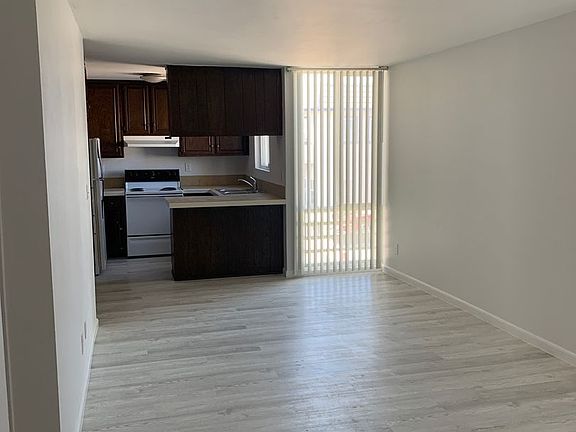 3rd image of 121 Elder Ave #121