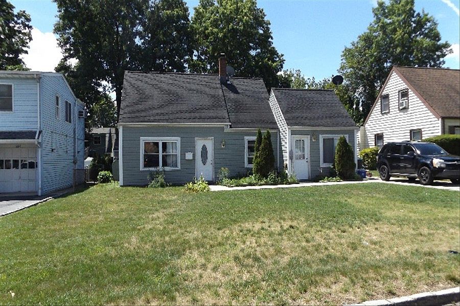 1st image of 688 Irving St