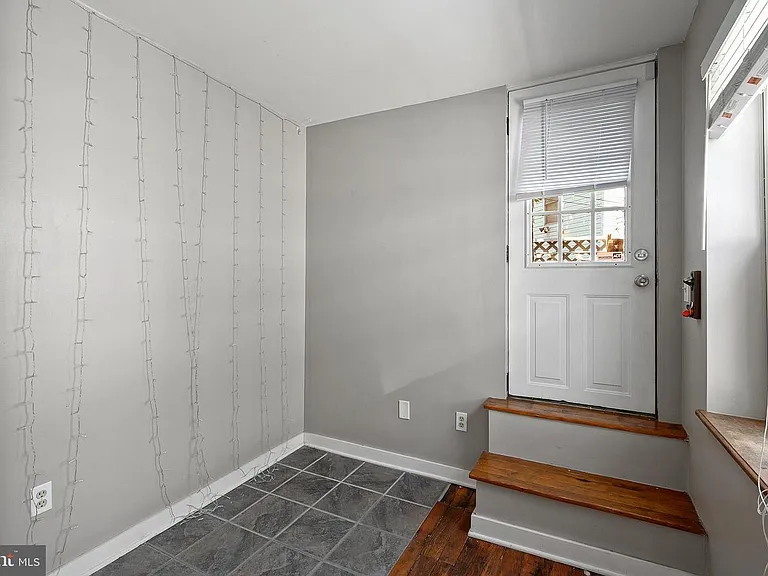 2228 Essex St #1 — Photo 14