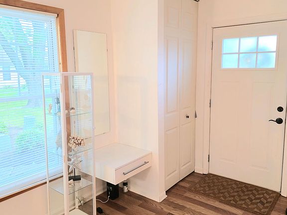 4th image of 319 Farmingdale Cir