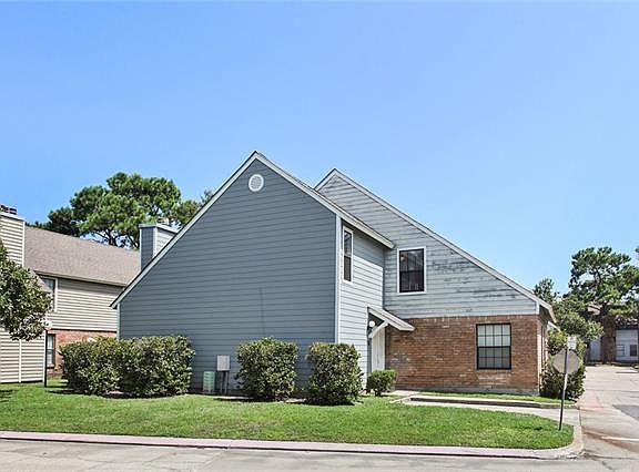 2nd image of 1500 W Esplanade Ave APT 24A