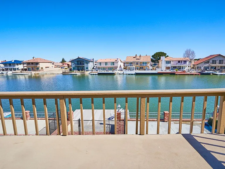 13565 Pyramid Dr — Photo 35