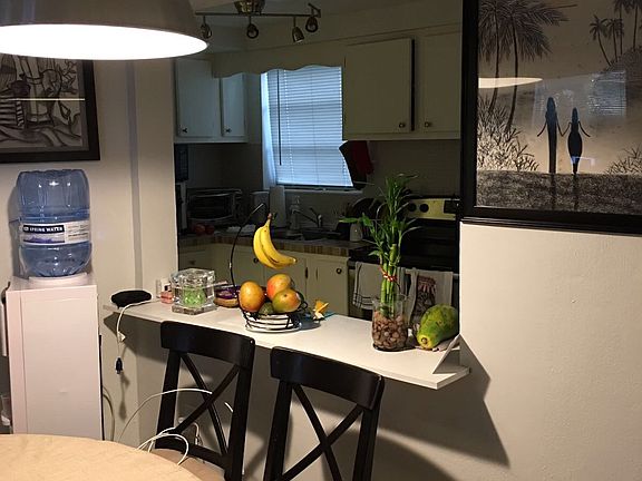 3rd image of 18616 NE 18th Ave APT 121