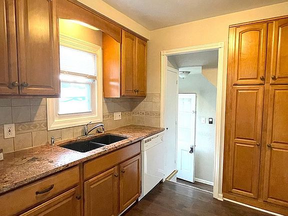 2nd image of 7718 Theota Ave