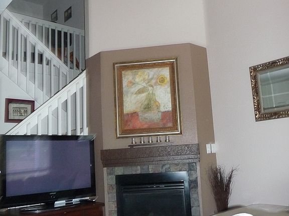 Living rm w/ 2 story ceiling