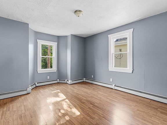 5th image of 1272 Pleasant St