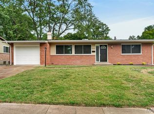 1600 Gallant Fox Dr, Florissant, MO 63033