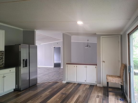 3rd image of 188 Hilliard Blvd