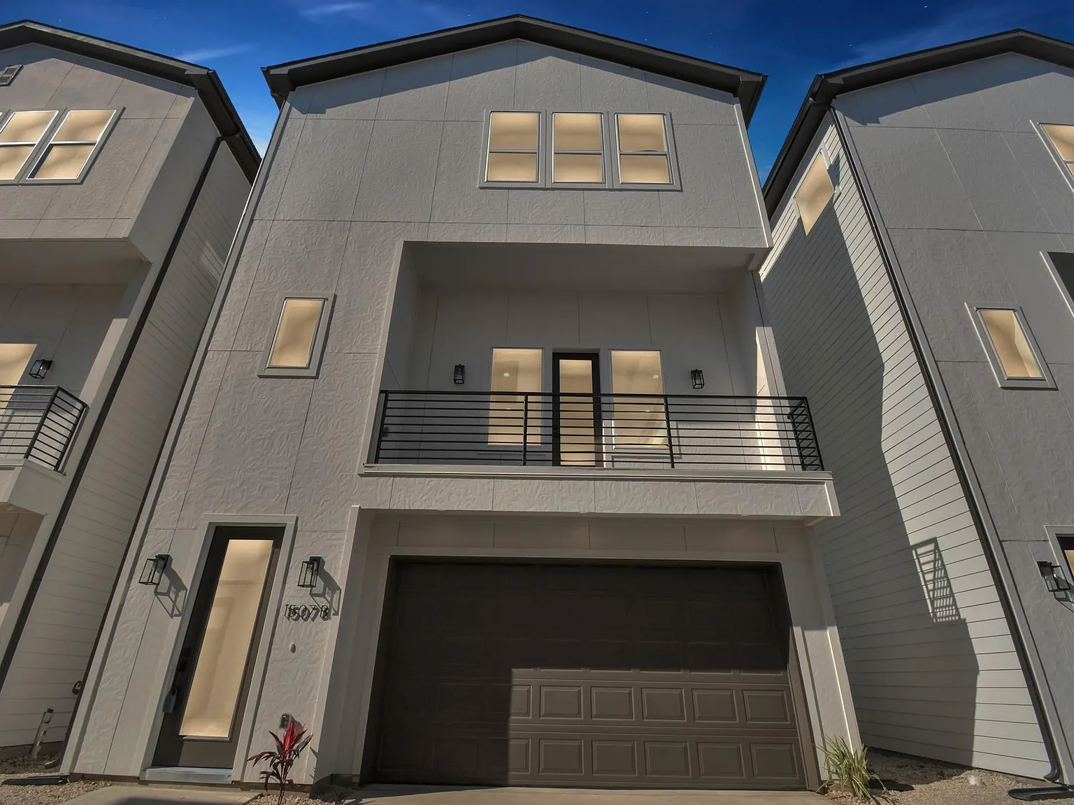 3 bed, 3.5 bath, 2150 sqft, $2,990 — Photo 2