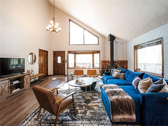 3rd image of 741 Silver Cir